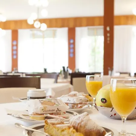 ホテル Rossini 3*